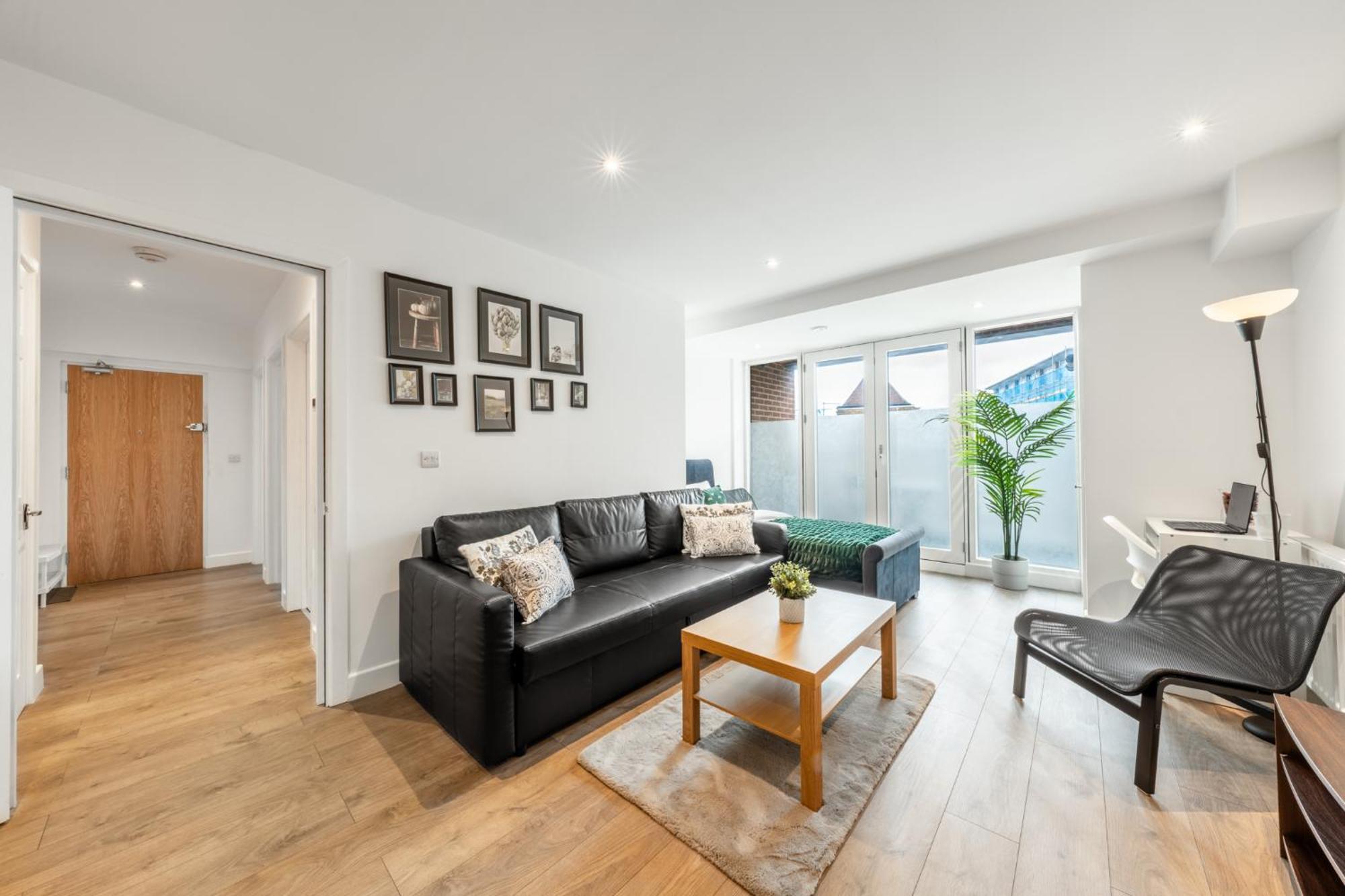 London Edgware Station Apartment Exterior photo